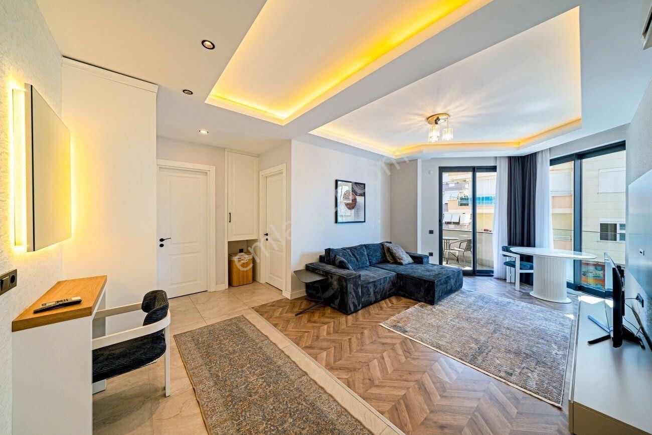 Alanya Merkezde Denize Sıfır Deniz Manzaralı 3+1 Satılık Daire — fotoğraf 3