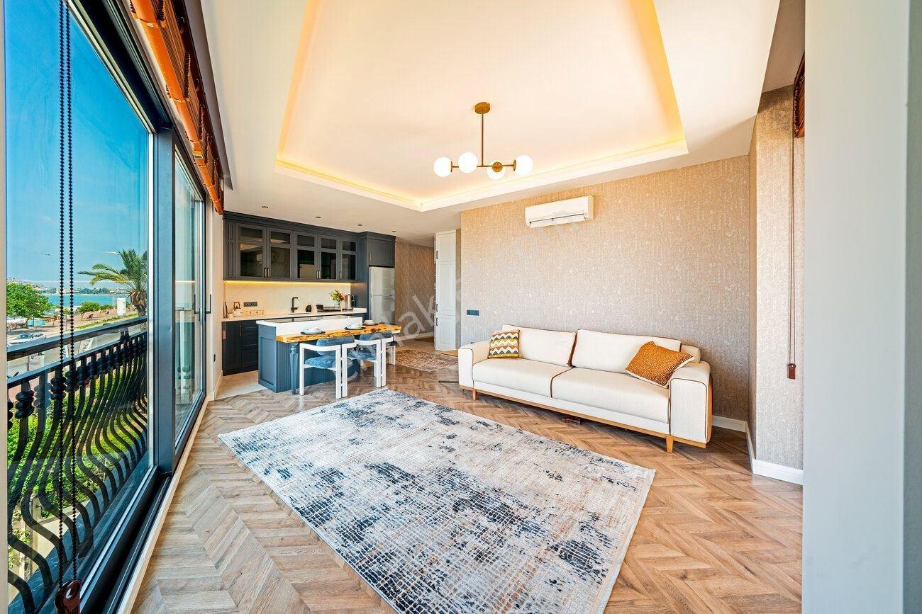 Alanya Merkezde Denize Sıfır Deniz Manzaralı 3+1 Satılık Daire — fotoğraf 6