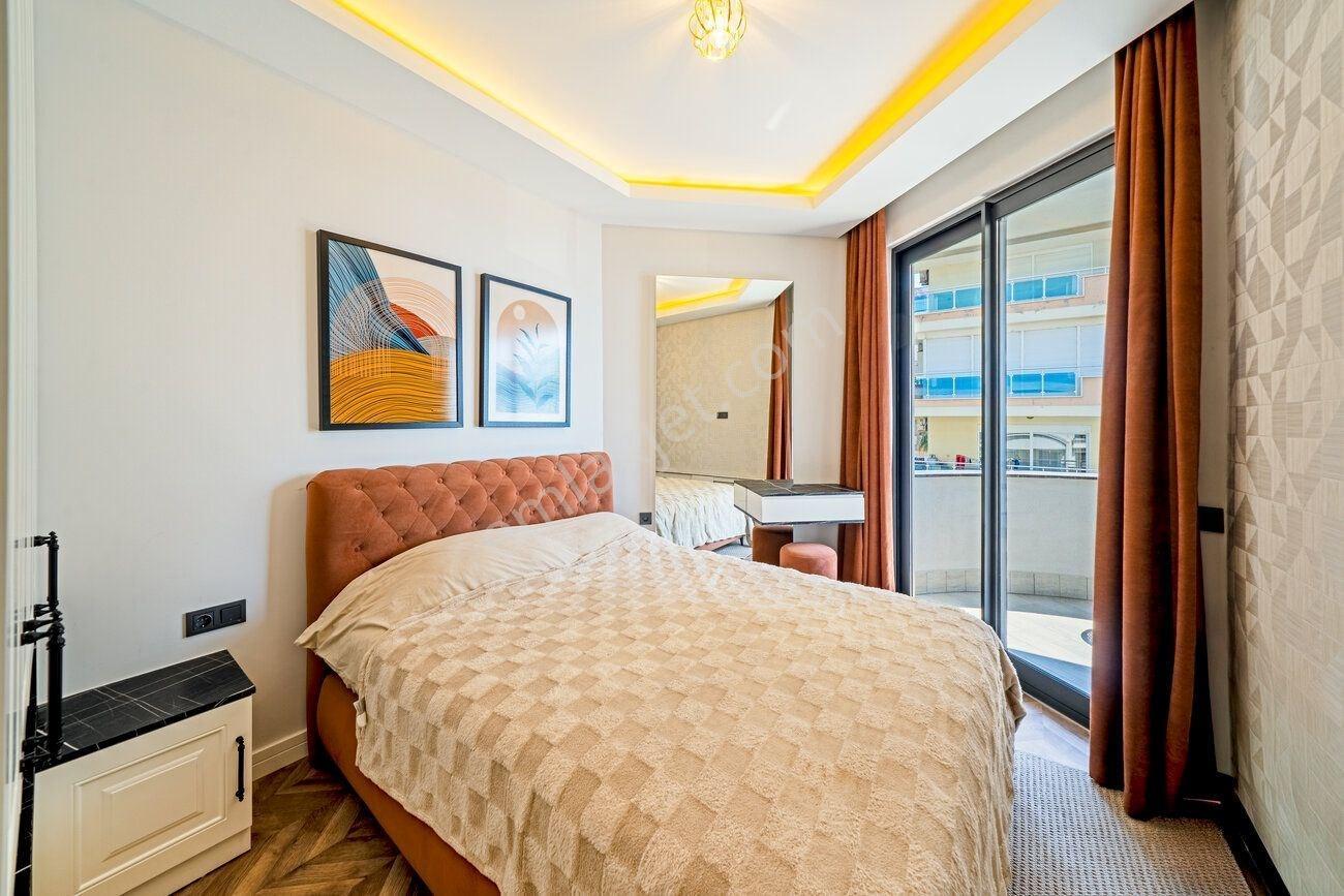 Alanya Merkezde Denize Sıfır Deniz Manzaralı 3+1 Satılık Daire — fotoğraf 11