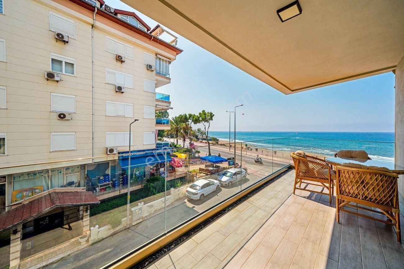 Alanya Merkezde Denize Sıfır Deniz Manzaralı 3+1 Satılık Daire — fotoğraf 13