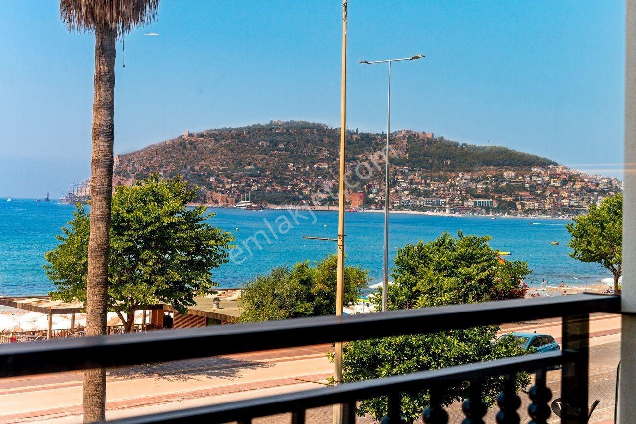 Alanya Merkezde Denize Sıfır Deniz Manzaralı 3+1 Satılık Daire — fotoğraf 15