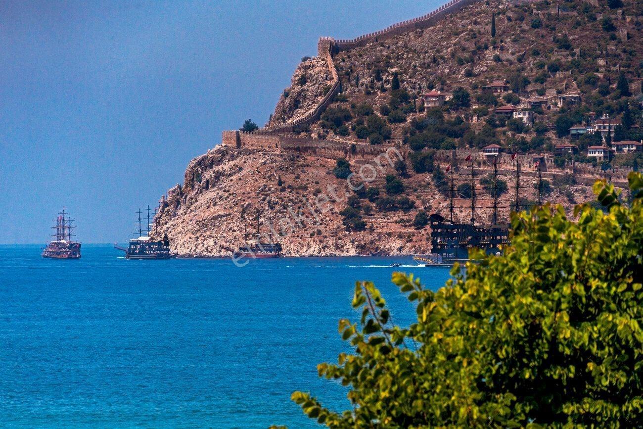 Alanya Merkezde Denize Sıfır Deniz Manzaralı 3+1 Satılık Daire — fotoğraf 16