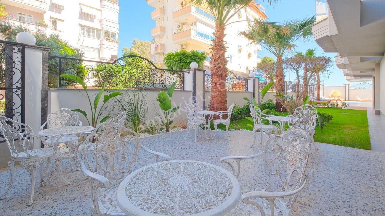 Alanya Merkezde Denize Sıfır Deniz Manzaralı 3+1 Satılık Daire — fotoğraf 21