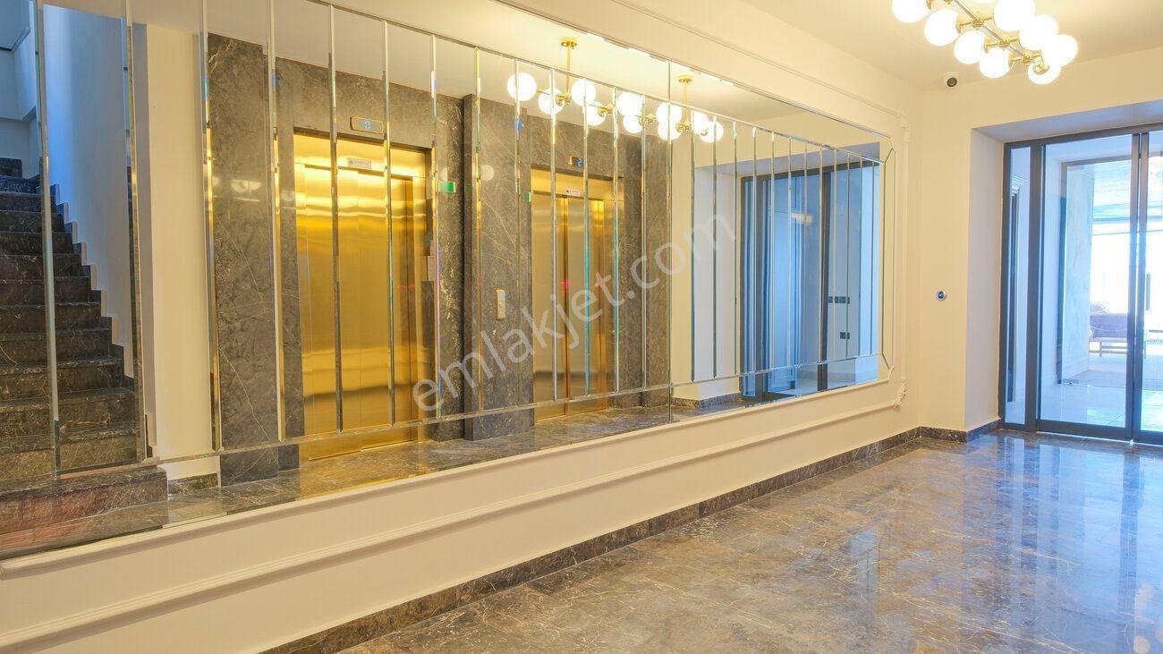 Alanya Merkezde Denize Sıfır Deniz Manzaralı 3+1 Satılık Daire — fotoğraf 28