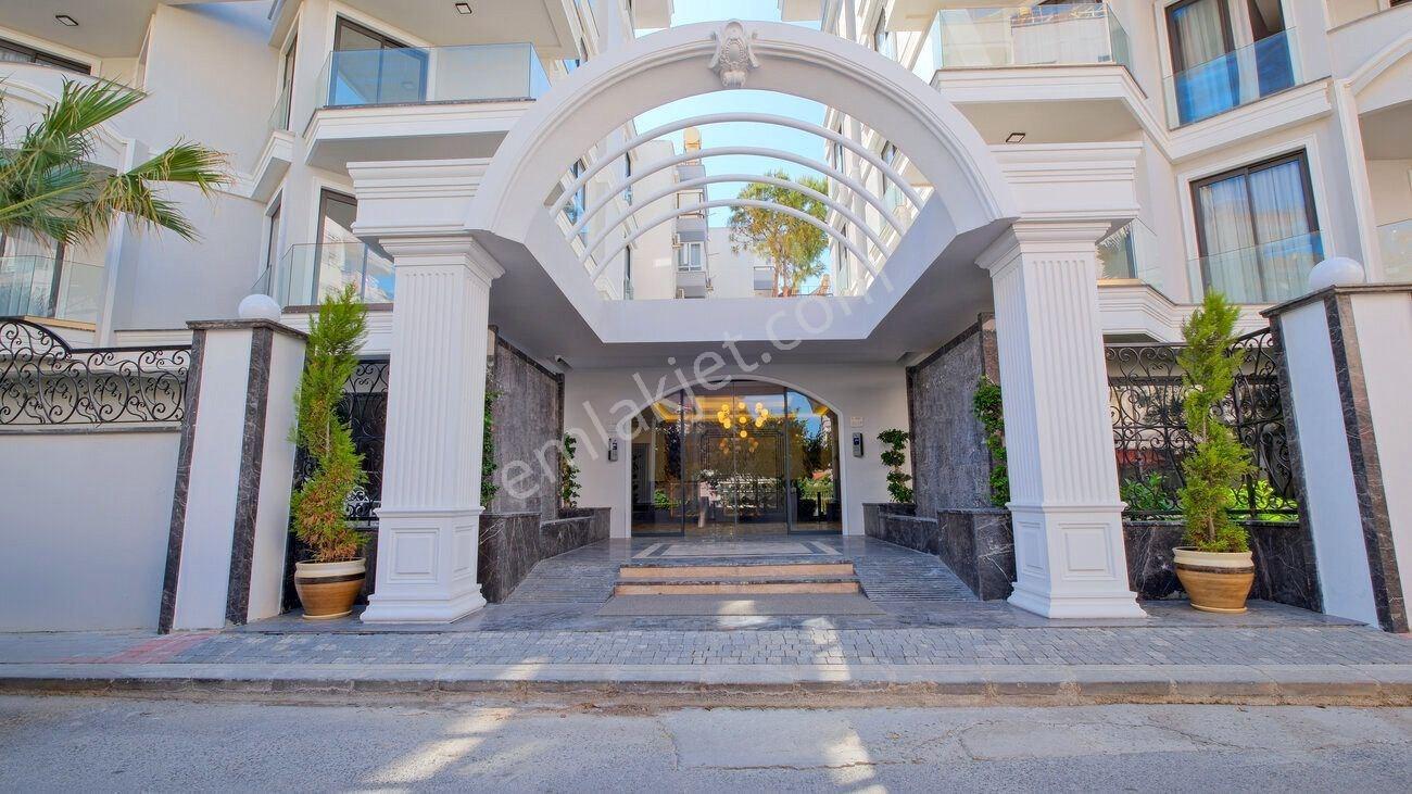 Alanya Merkezde Denize Sıfır Deniz Manzaralı 3+1 Satılık Daire — fotoğraf 33