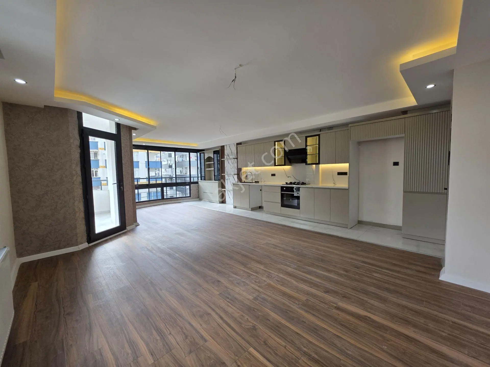 Furkan Kahyaoğlu'ndan K.evrenin Orta Noktasında Lüks Salon Mutfak 4+1 Daire — fotoğraf 3