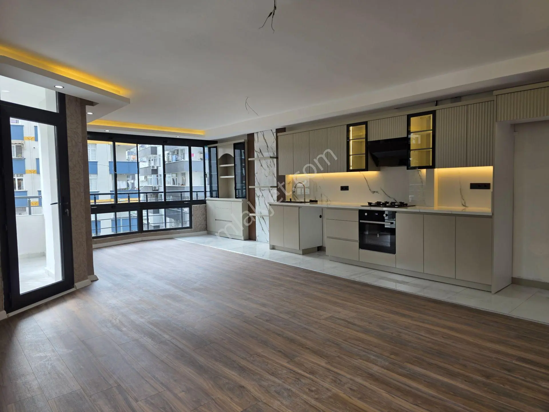 Furkan Kahyaoğlu'ndan K.evrenin Orta Noktasında Lüks Salon Mutfak 4+1 Daire — fotoğraf 4