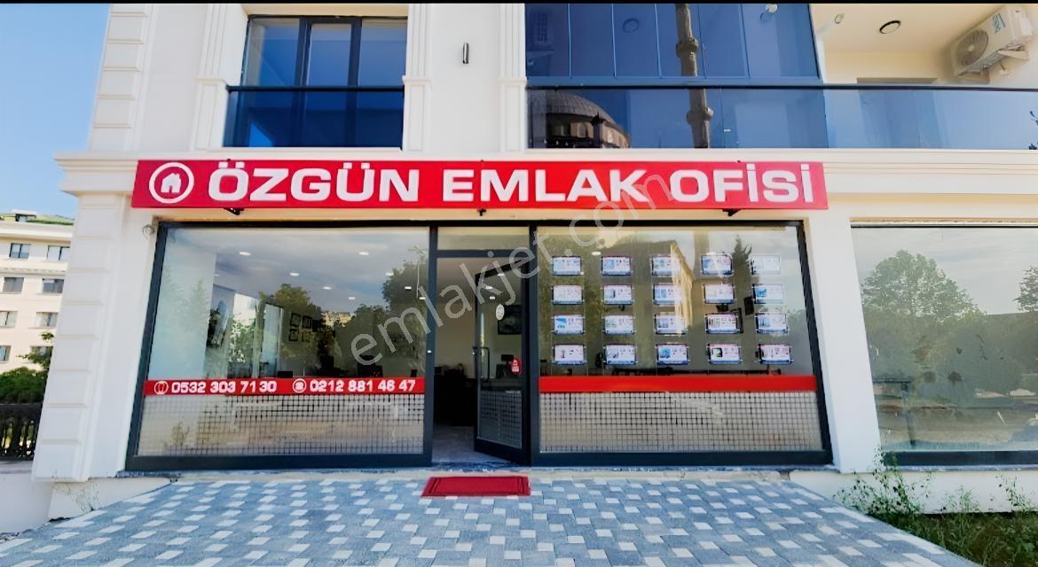 Özgün Emlaktan Sahilde Deniz Manzaralı 3+1-site İçinde Lüx Daire — fotoğraf 2