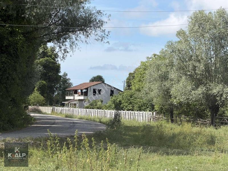 Akçatarla Mahallesinde Satılık Köyiçi 11.607 M2 Arazi