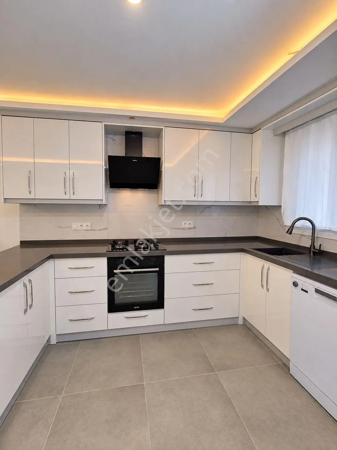 Kuşadası Sogucak'da 4 Oda 1 Salon Triplex Villa — fotoğraf 9