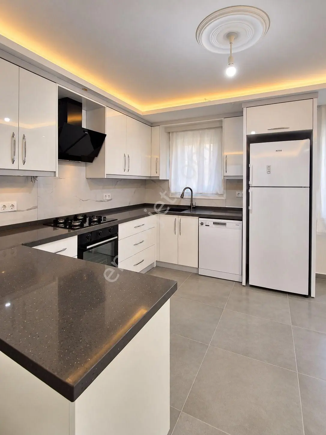 Kuşadası Sogucak'da 4 Oda 1 Salon Triplex Villa — fotoğraf 10