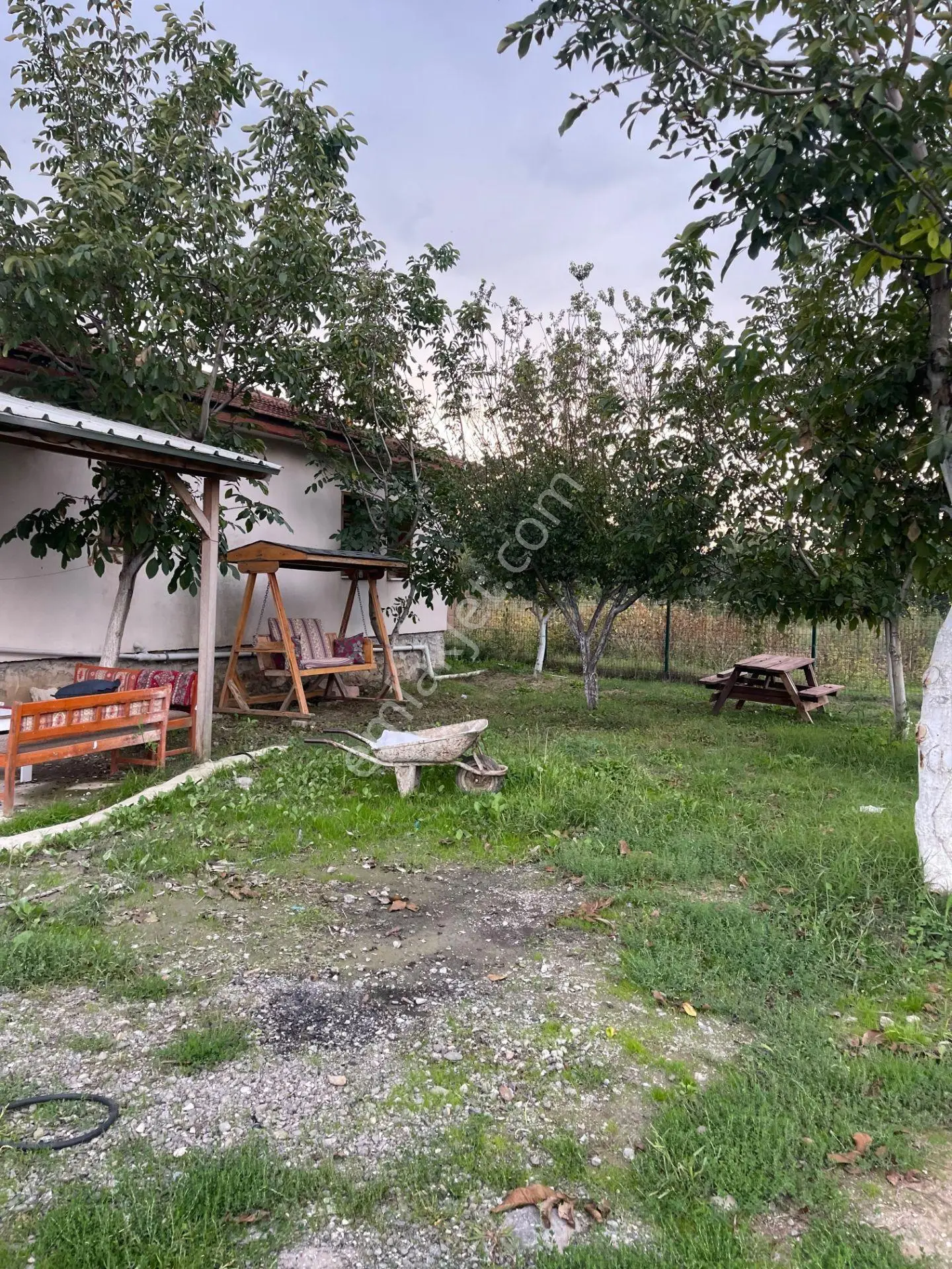 Geyve Eşme Mahallesi'nde 1.300 M² Arazi İçerisinde 3+1 Müstakil Ev Ve 50 Büyükbaş Besi Ahırı — fotoğraf 5
