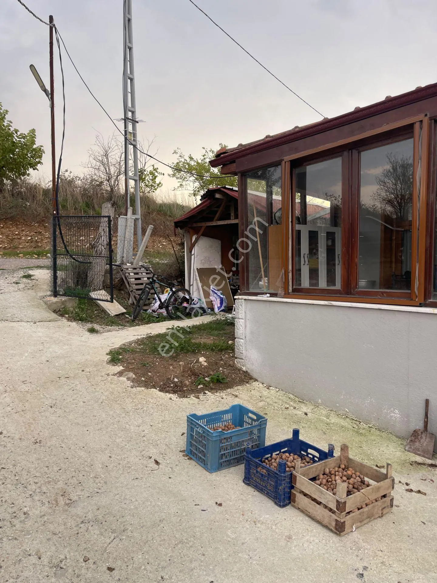Geyve Eşme Mahallesi'nde 1.300 M² Arazi İçerisinde 3+1 Müstakil Ev Ve 50 Büyükbaş Besi Ahırı — fotoğraf 6