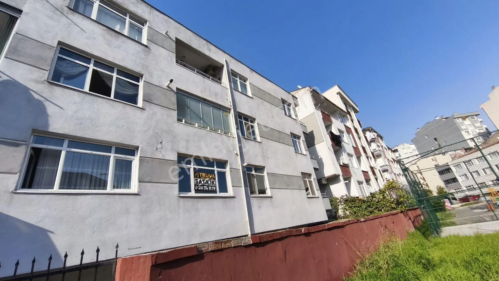Truva/nazım Demirci'den Diş Hastanesi Yakını Satılık Takaslı 2+1 — fotoğraf 2
