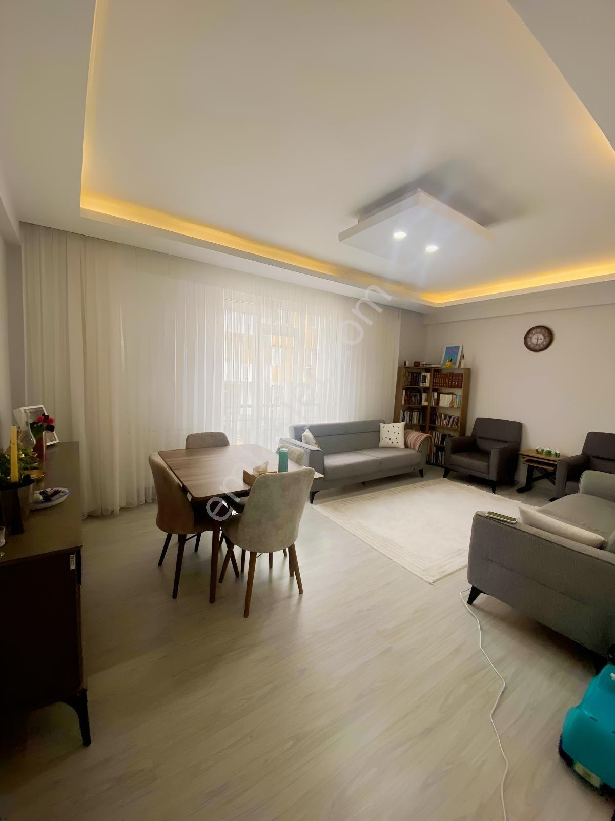 Yenişehir Kars Park Otel Karşısı Ara Kat Satılık 2 + 1