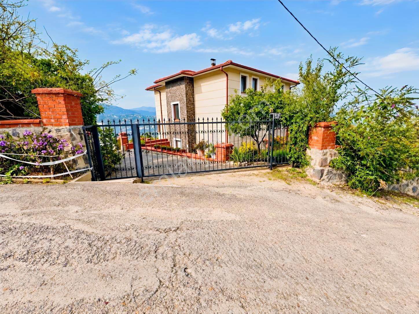 Trabzon Uğurlu'da 300 M² 3 Katlı Müstakil Villa Ve Bahçe — fotoğraf 2