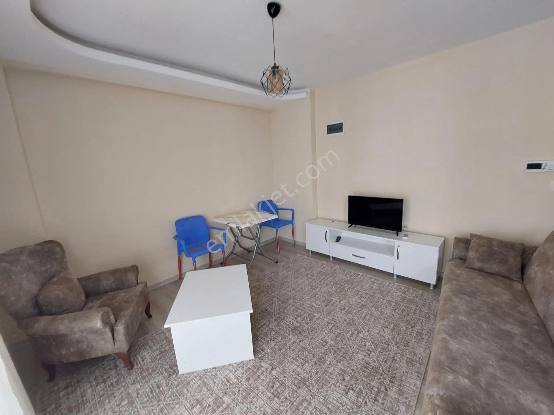 Stad Yanı Geniş Oturumlu Full Eşyalı Satılık 1+1 Daire — fotoğraf 3