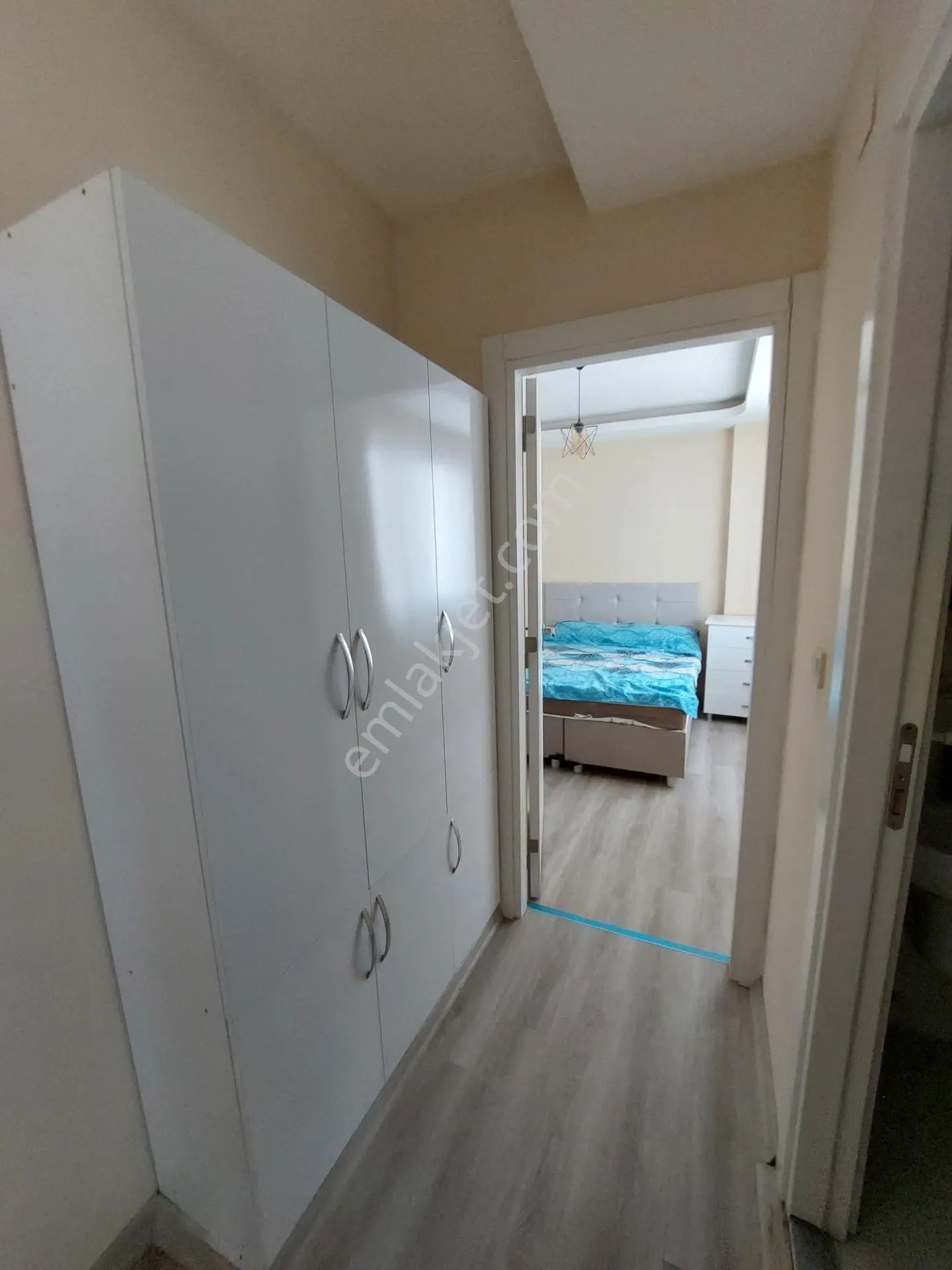 Stad Yanı Geniş Oturumlu Full Eşyalı Satılık 1+1 Daire — fotoğraf 5