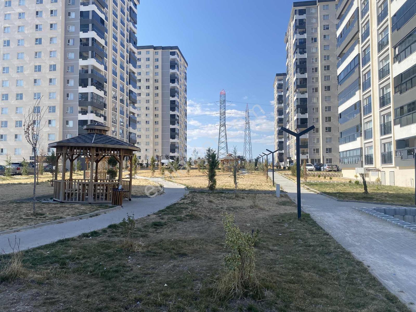 Törekent Serra Bulvar Site İçerisinde Satılık 2+1 — fotoğraf 2