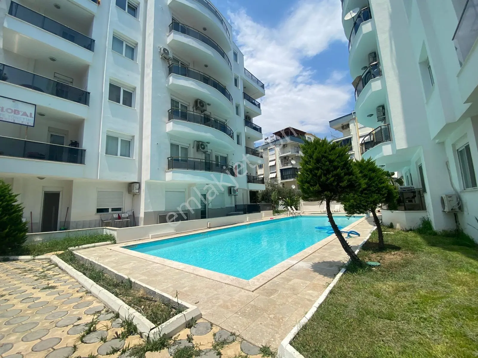 Antalya Konyaaltı Mükemmel Lokasyonda Sıte Içınde Katta Kelepır Acıl 1 + 1 Satıl...