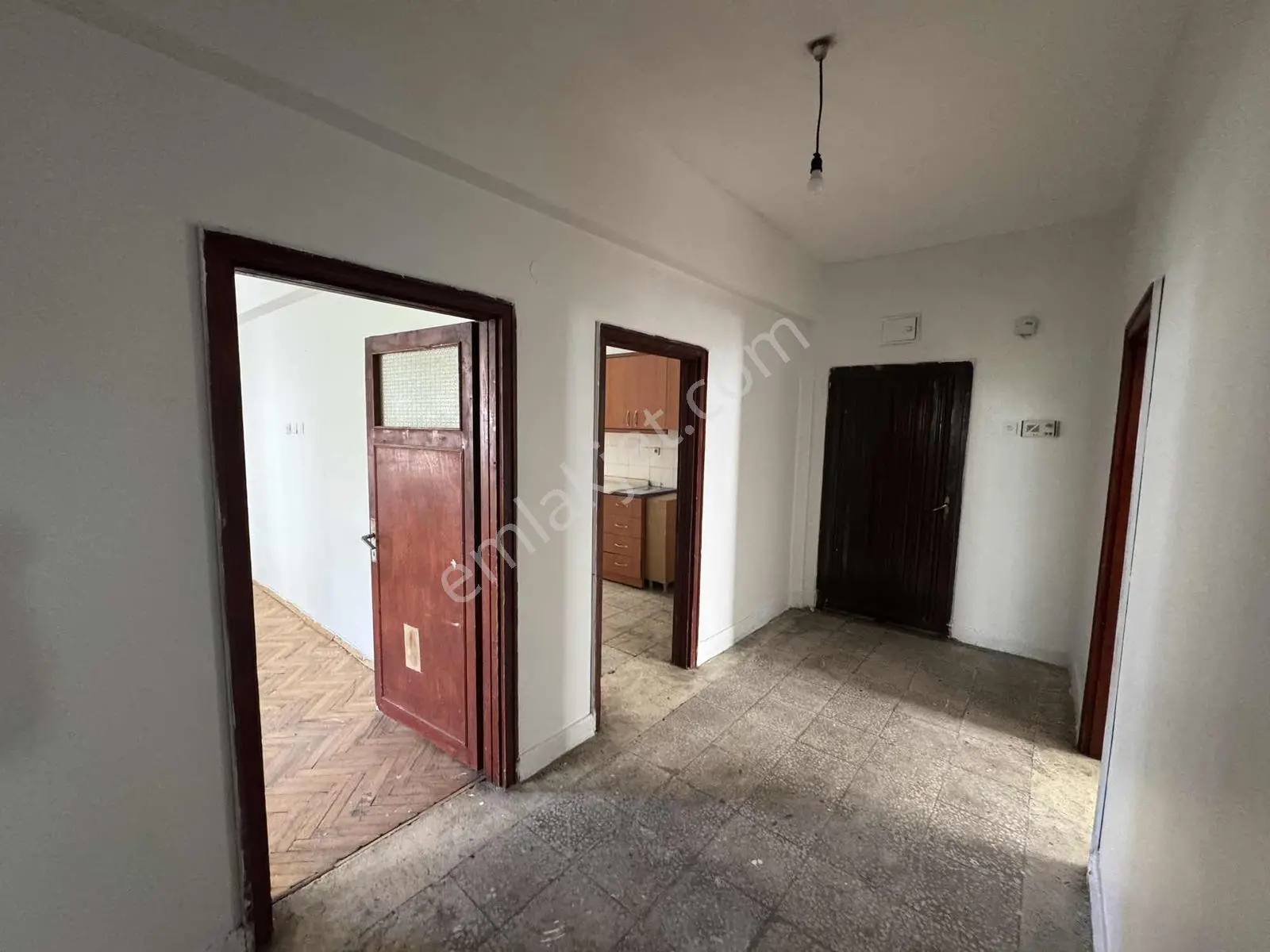 Aydınlıkevler Mahallesı'nde Satılık 3 + 1 Daıre — fotoğraf 2