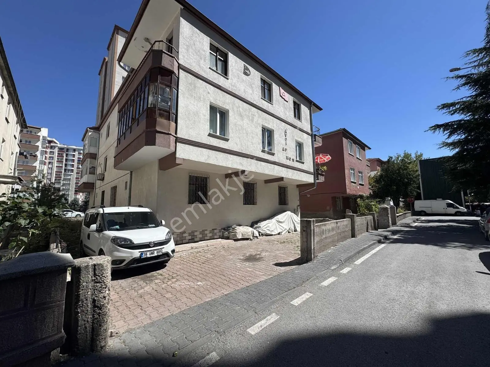 Aydınlıkevler Mahallesı'nde Satılık 3 + 1 Daıre — fotoğraf 3