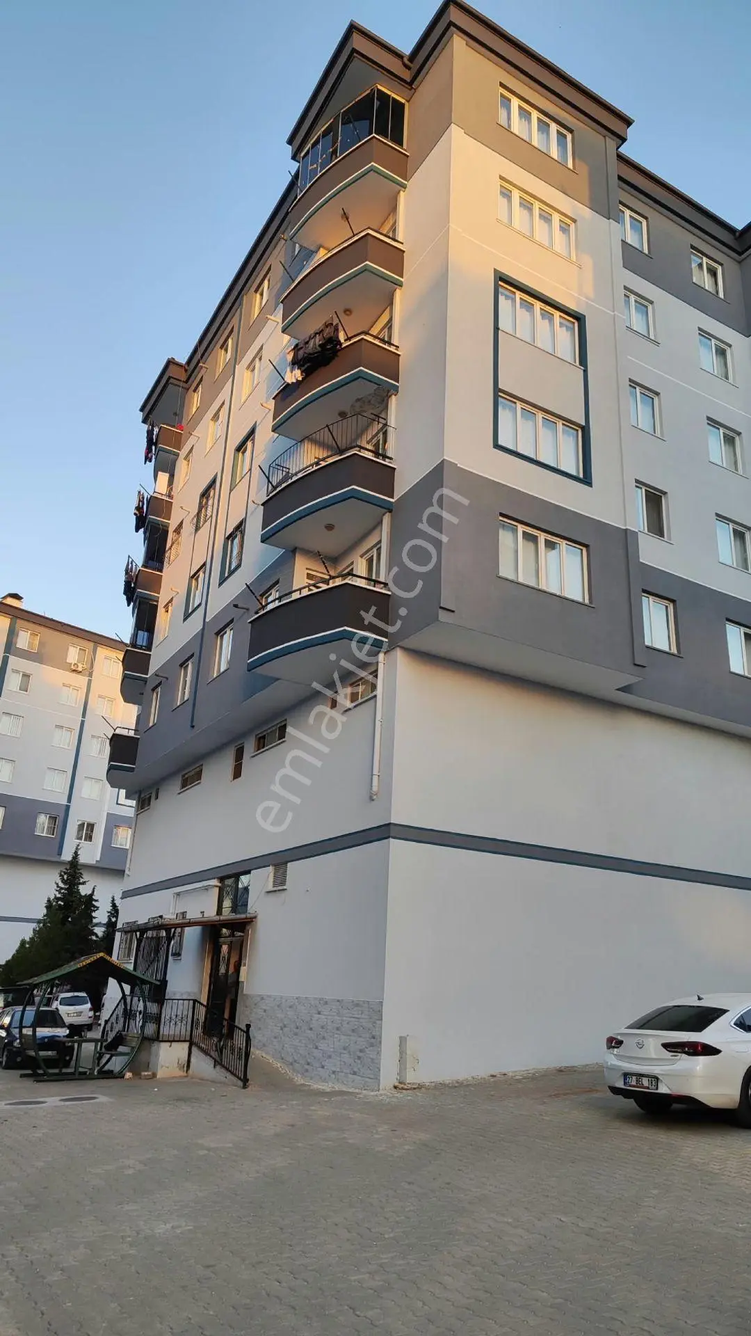 Karataş'Ta 5 Katlı Binada 2. Kat Satılık 2+1 Daire