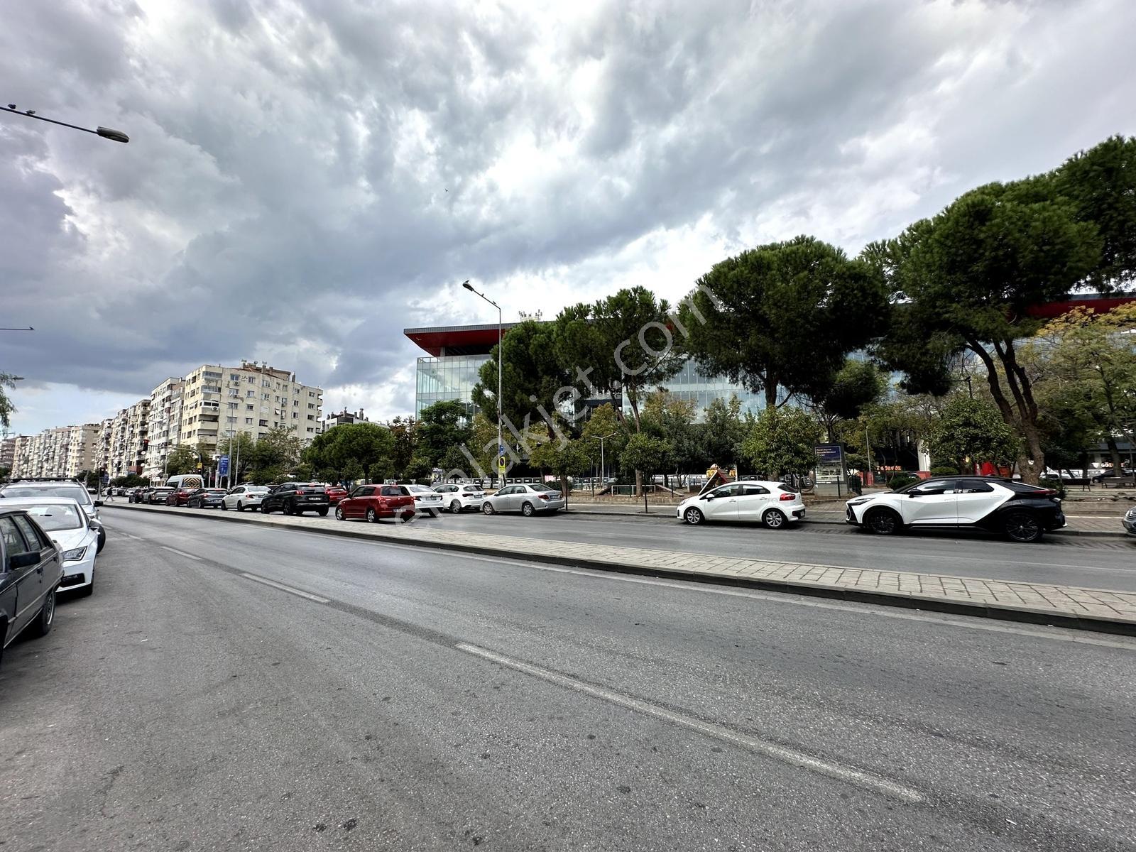 İzmir Demokrasi Üni Yakını | Merkezi | Masrafsız | Otoparklı 2+1 — fotoğraf 31
