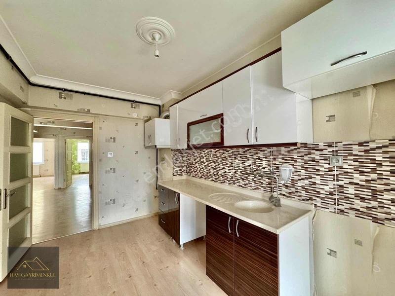 Merkezi Lokasyonda Kök Tapu 2+1 Fırsat Daire — fotoğraf 3