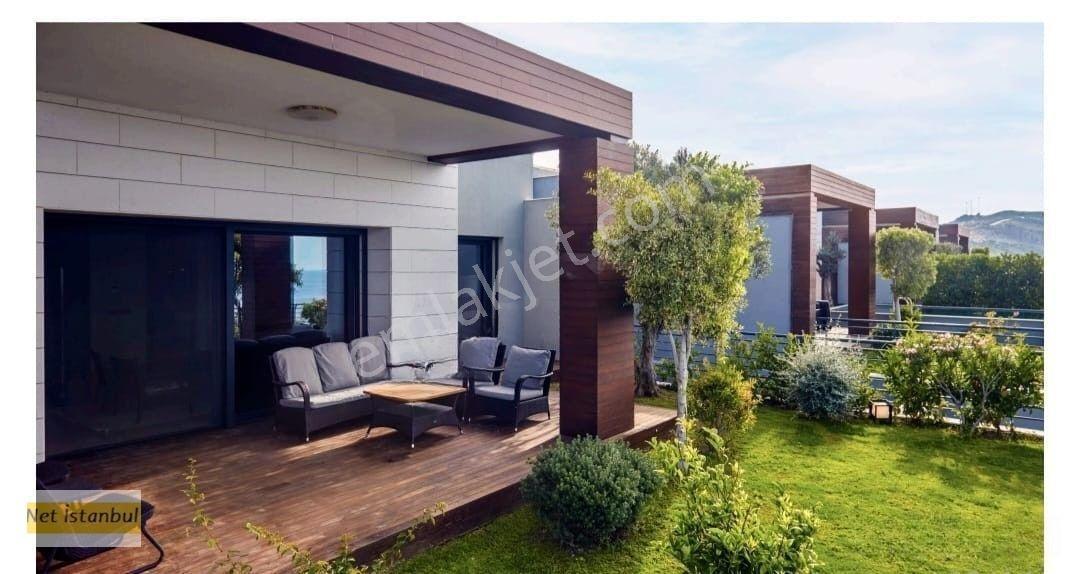 Bodrum Yalıkavak Denize Sıfır Satılık 2+1 Bahçeli Villa