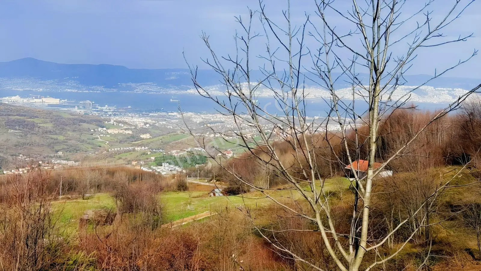 Başiskele Servetiyede Deniz Manzaralı & Resmî Yollu 6.261 M²