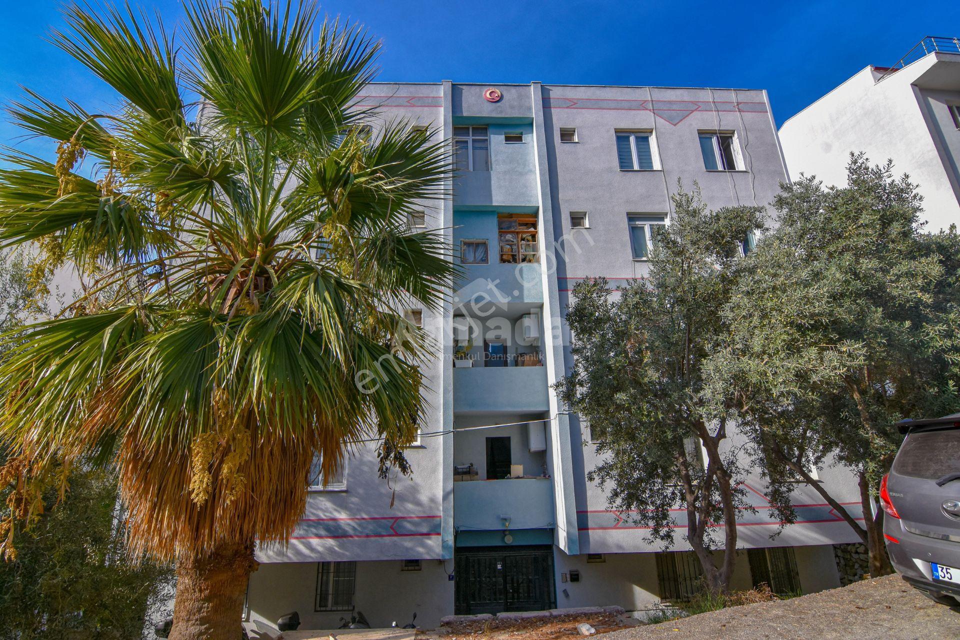 Aydının Kuşadası İlçesi Kadınlar Denizinde Satılık 2+1 Daire