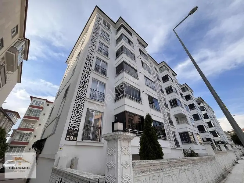 Hakan Emlak'Tan Ilıca Caddesinde 2+1 Satılık Daire