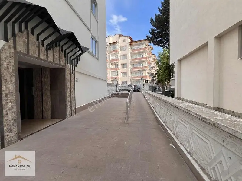 Hakan Emlak'tan Ilıca Caddesinde 2+1 Satılık Daire — fotoğraf 2