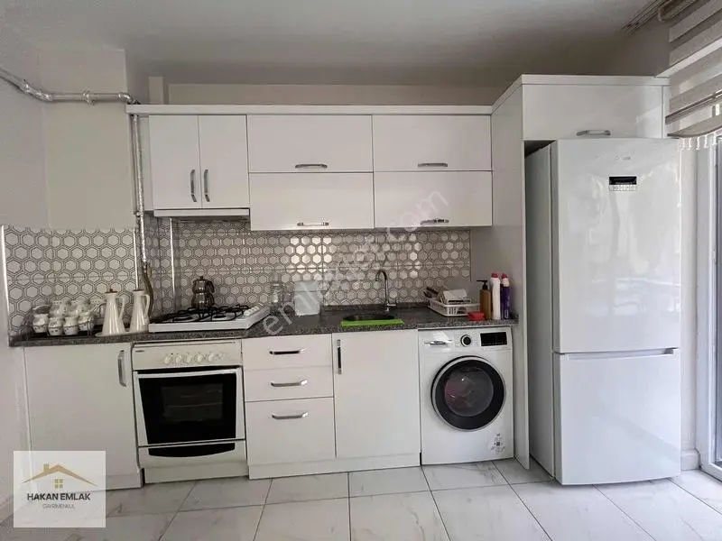 Hakan Emlak'tan Ilıca Caddesinde 2+1 Satılık Daire — fotoğraf 5