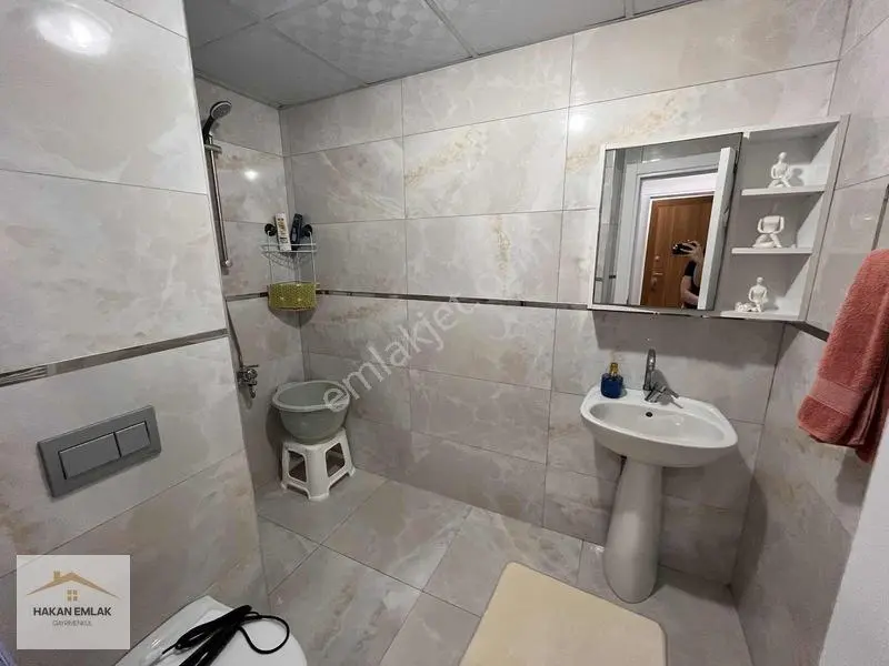 Hakan Emlak'tan Ilıca Caddesinde 2+1 Satılık Daire — fotoğraf 23