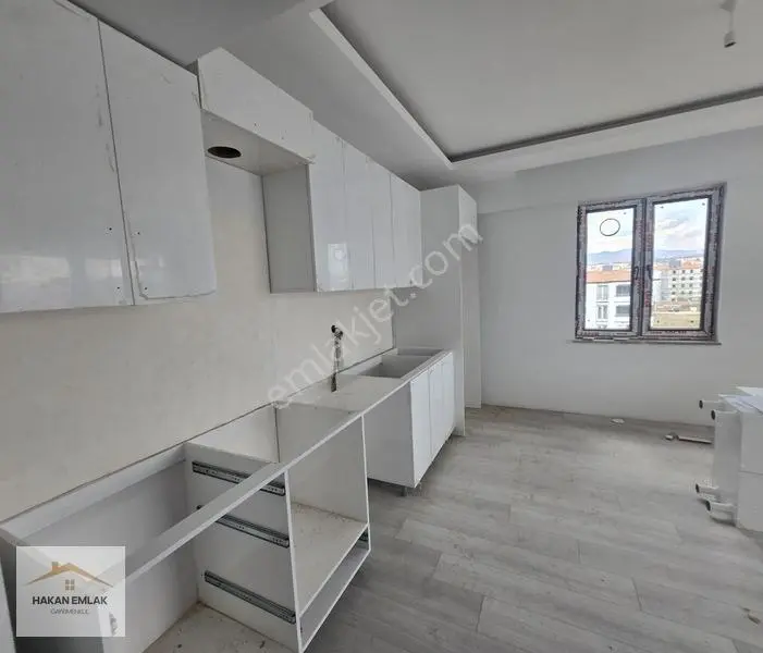 Hakan Emlak - Ulukavak Mh Cadde Üzeri Satılık 2+1 Daire — fotoğraf 2