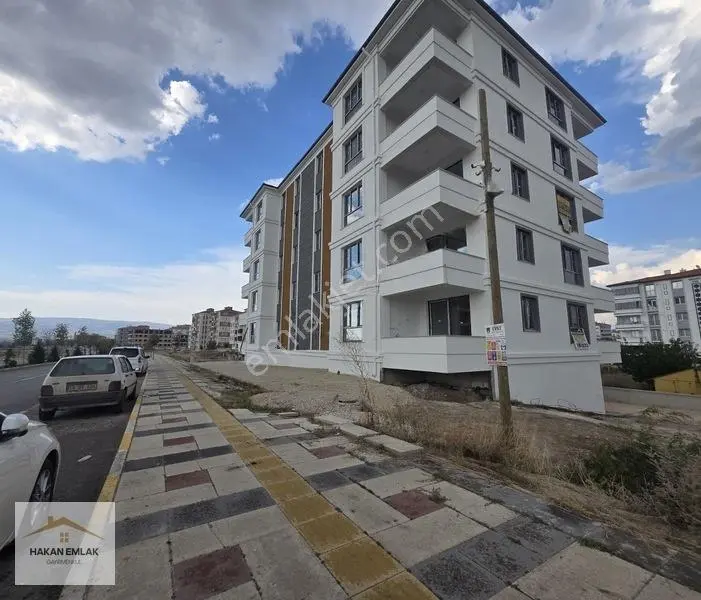 Hakan Emlak - Ulukavak Mh Cadde Üzeri Satılık 2+1 Daire — fotoğraf 3