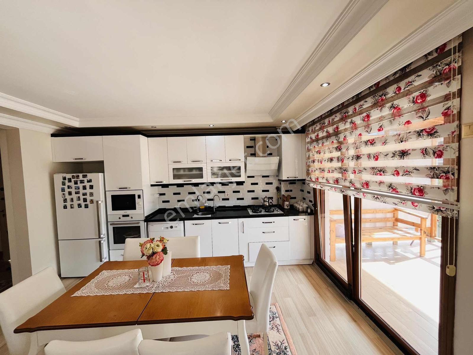 Re/max Kıyı Dan Satılık 6+1 İskanlı Müstakil Deniz Manzaralı — fotoğraf 11