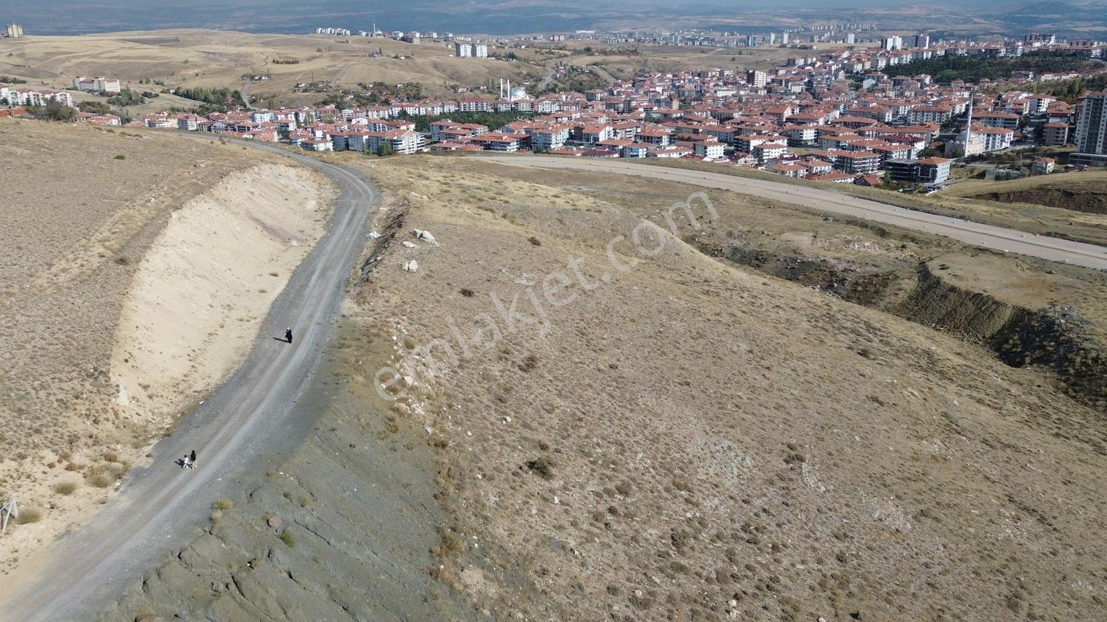 Han'Dan Manzralı Bahçe Yapmak İçin İdeal 297 M2 İmarlı Arsa