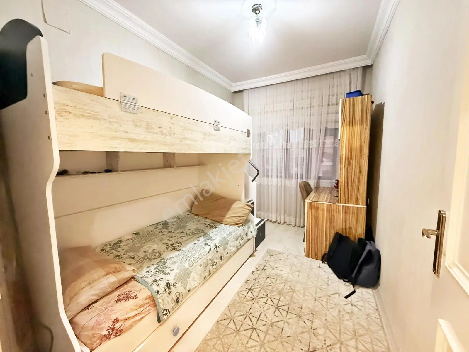Karacaahmet'te Pazar Yakını Yerden Isıtma Geniş Cam Balkon 2+1 — fotoğraf 8