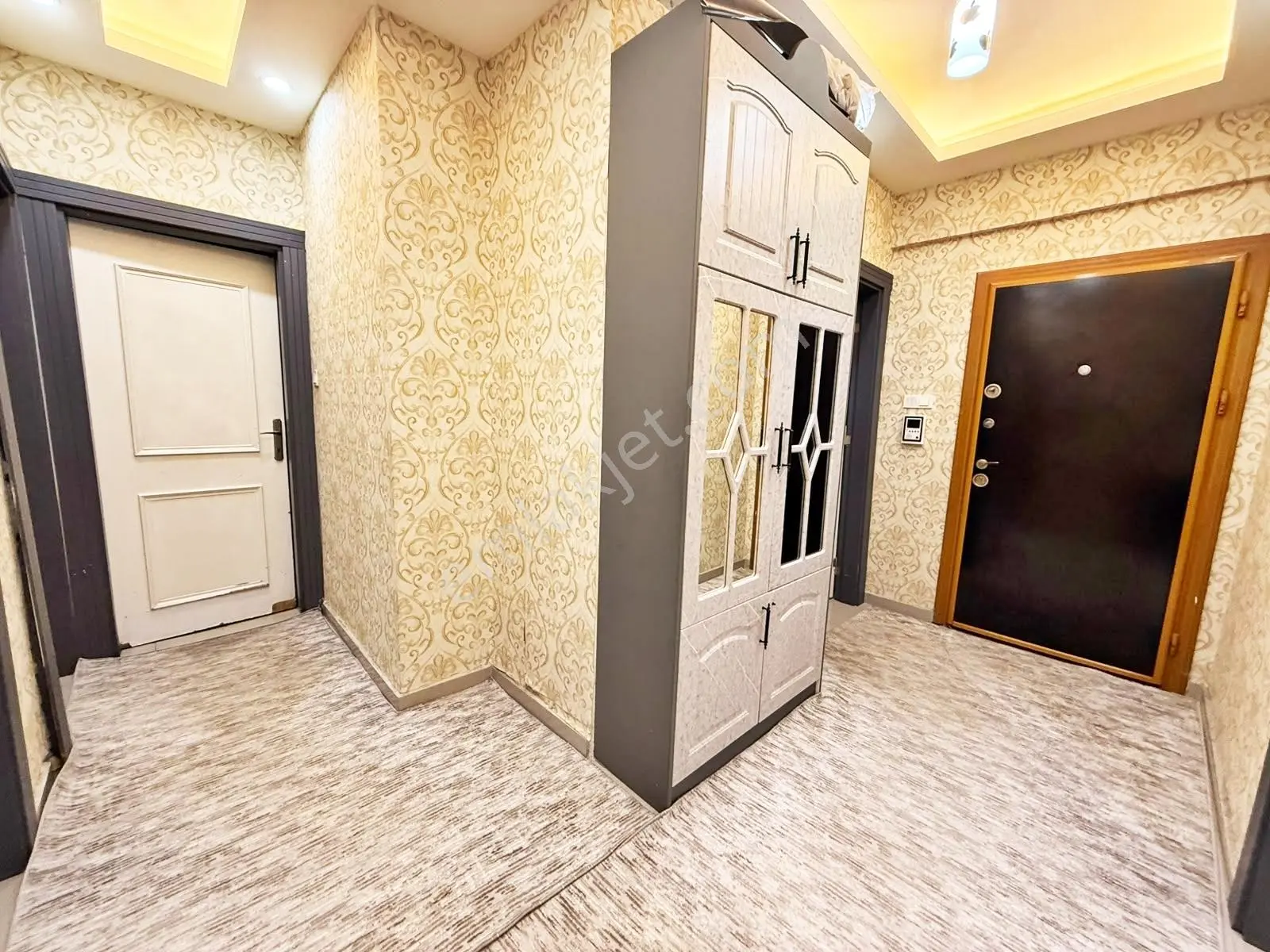 Karacaahmet'te Pazar Yakını Yerden Isıtma Geniş Cam Balkon 2+1 — fotoğraf 17