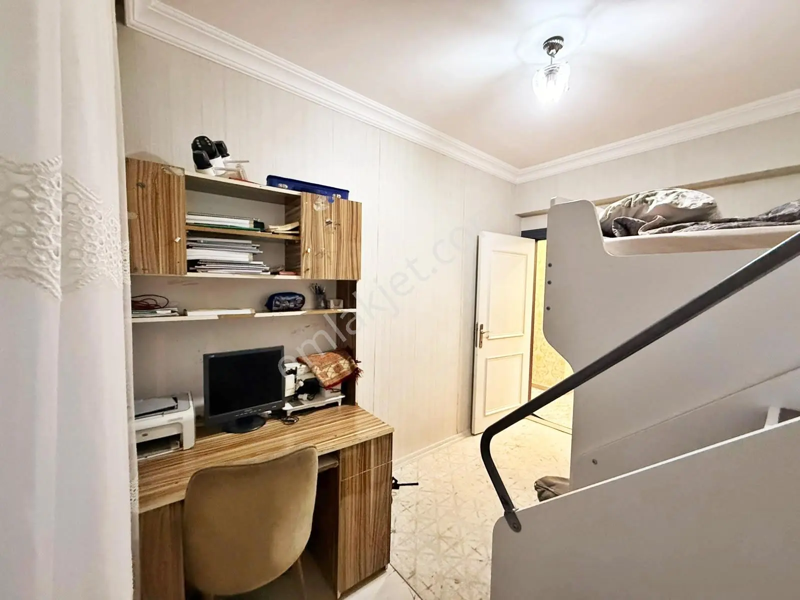 Karacaahmet'te Pazar Yakını Yerden Isıtma Geniş Cam Balkon 2+1 — fotoğraf 26