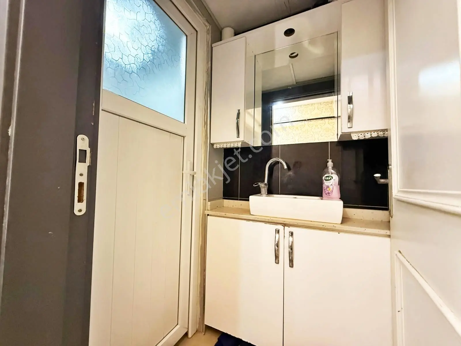 Karacaahmet'te Pazar Yakını Yerden Isıtma Geniş Cam Balkon 2+1 — fotoğraf 31