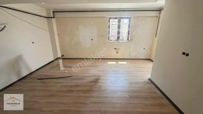 Hakan Emlak'tan Bahar Cd Satılık 1+1 — fotoğraf 2
