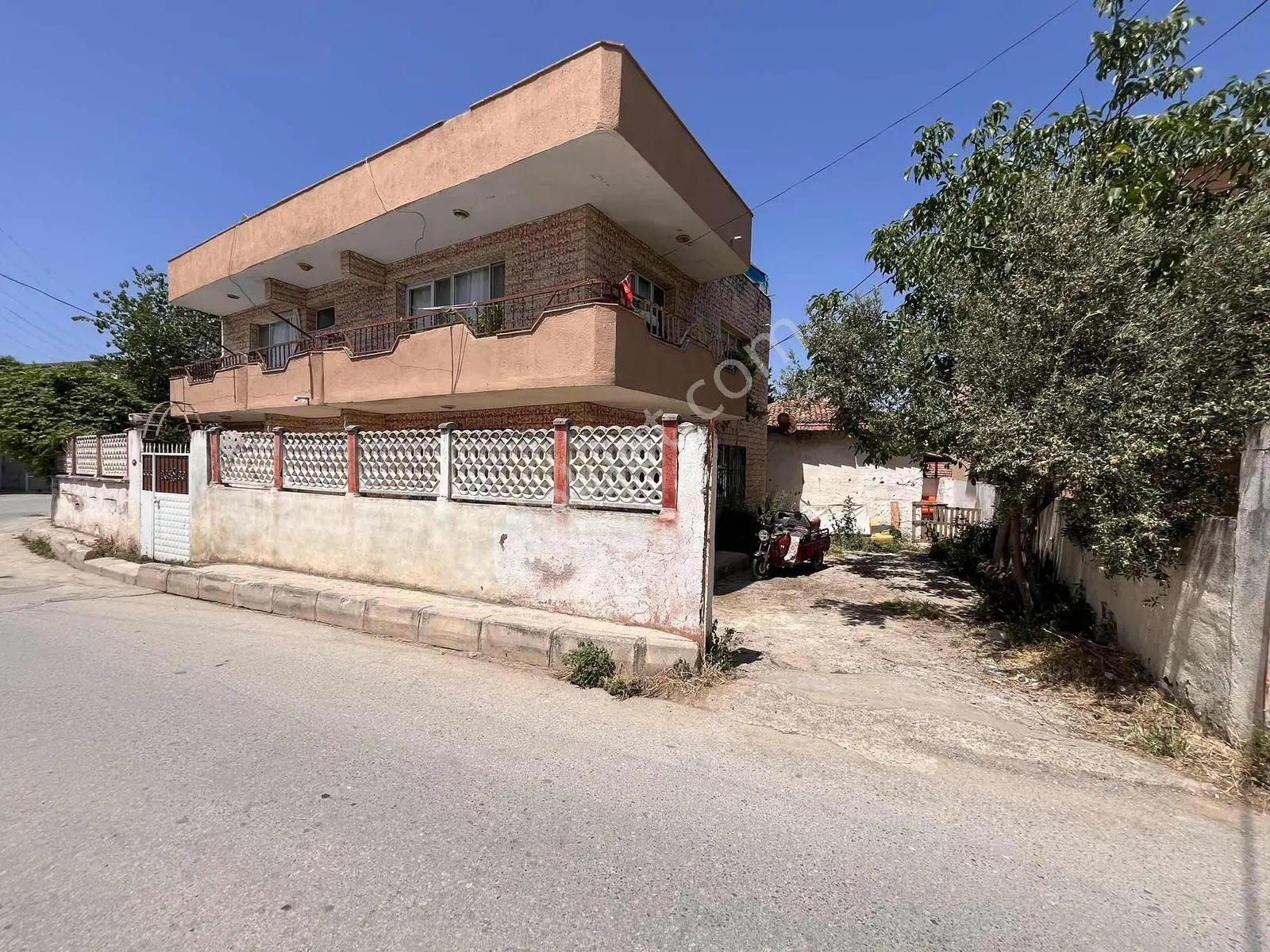 Berk Emlak'tan Menderes Görece Merkezde Satılık 3 Adet Ev — fotoğraf 2