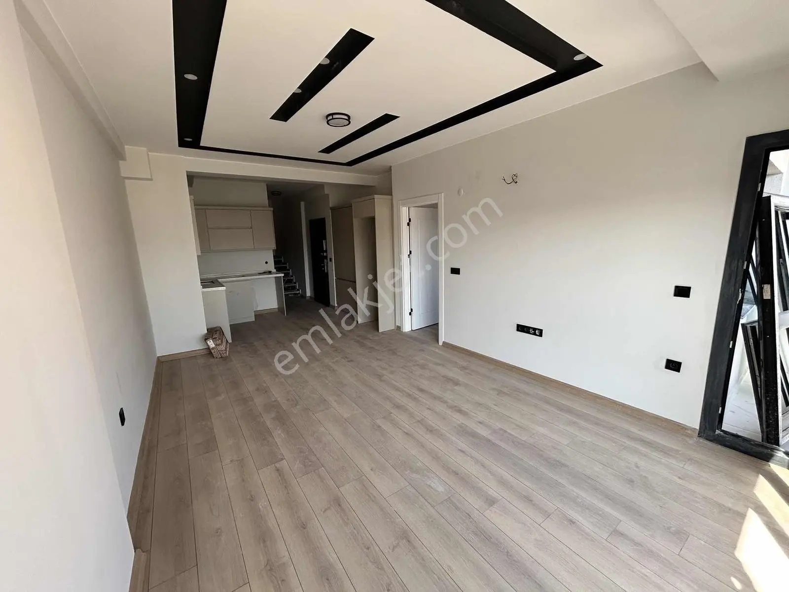 Kuşadası Merkez Sahile Yürme Mesafesinde Dubleks 2+1 Daire