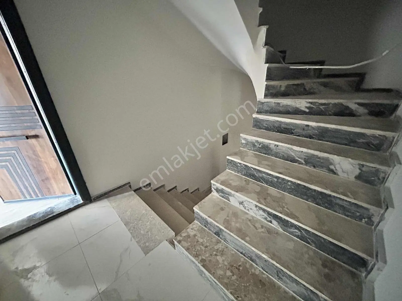 Kuşadası Merkez Sahile Yürme Mesafesinde Dubleks 2+1 Daire — fotoğraf 11