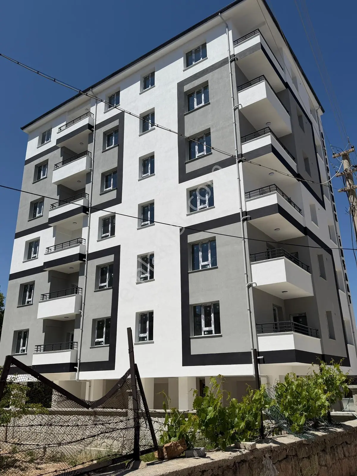 İlhanlı Mahallesi, 6 Katlı Binanın 2. Katı 3+1 Oda Sıfır Daire