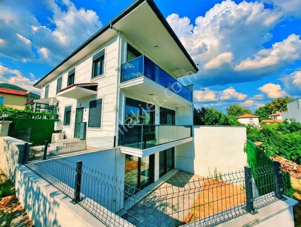 Uytundan Gürede Full Panoramik Deniz Manzaralı Lüks 5+1Villa